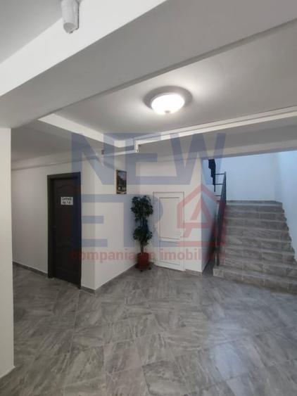 Cladire multifunctionala de vanzare - 24 locuinte, curte, randament ridicat - 7