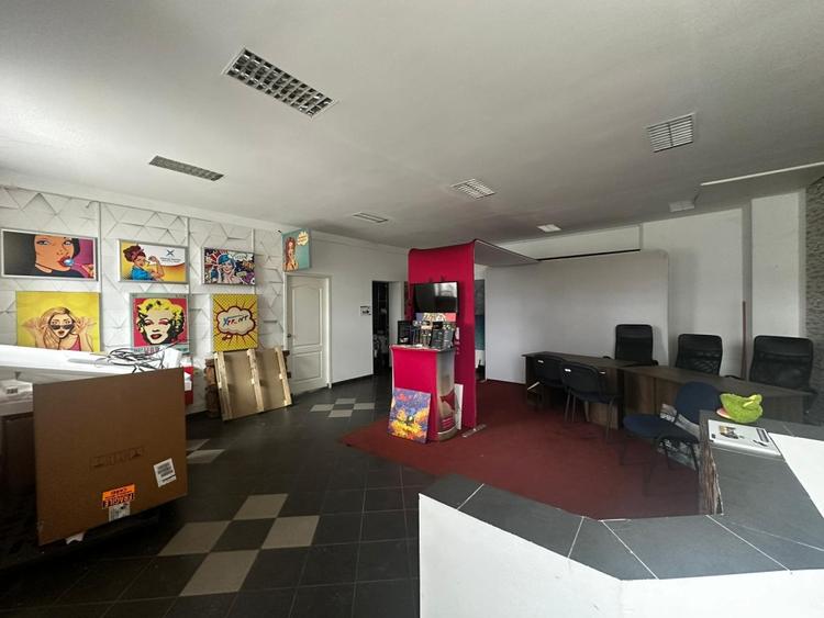 Oportunitate unica!Spatiu comercial parter+demisol, plus apartament la etaj - 1