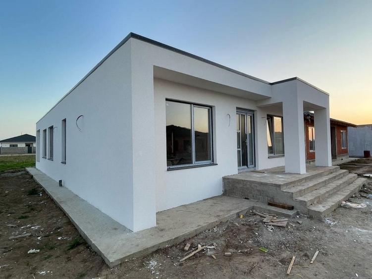 Casă cu 3 camere în Sântandrei