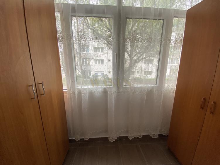 Apartament 3 camere, semidecomandat, etaj 1 - 6