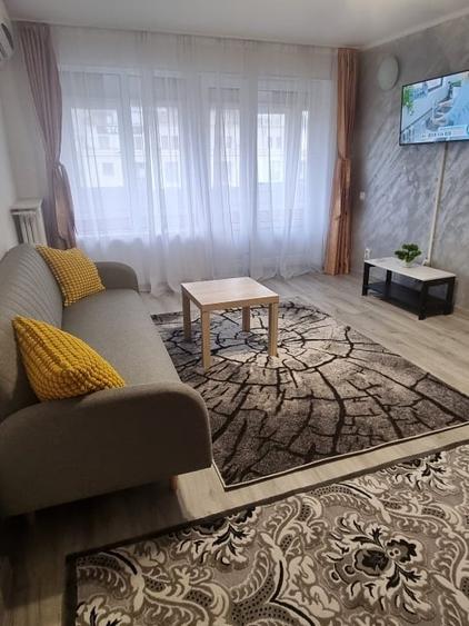 Proprietar; inchiriez apartament renovat  cu 2 camere Piata Romana - 1