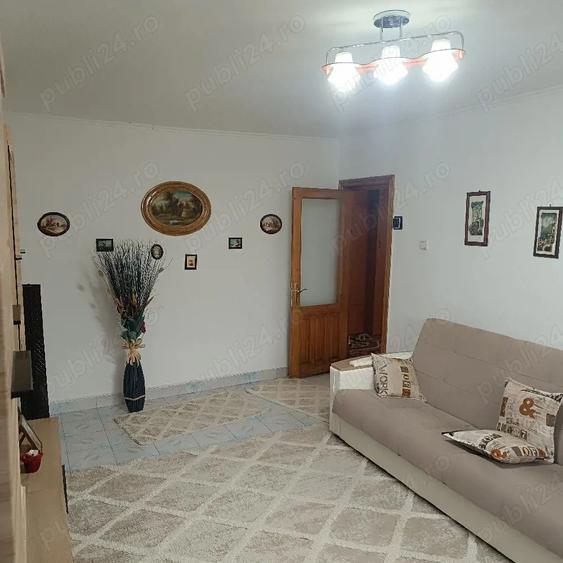 apartament 3 camere decomandat - 1