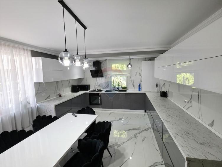 Apartament cu 5 camere de vânzare în zona Precista - 23
