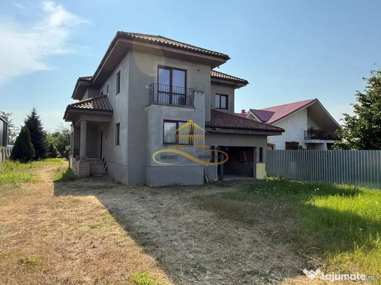Casă cu 5 camere cu Teren 1715 Mp în Calea Romanului