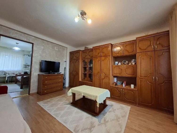 Garsonieră decomandată în Iris