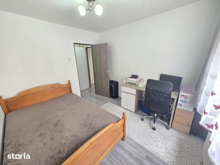 Apartament cu 3 camere în Florilor