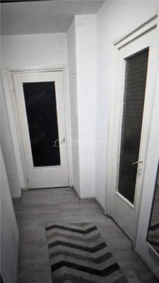 Apartament cu 4 camere decomandat în Calea București
