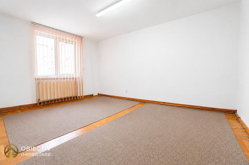 Apartament cu 4 camere decomandat în Central