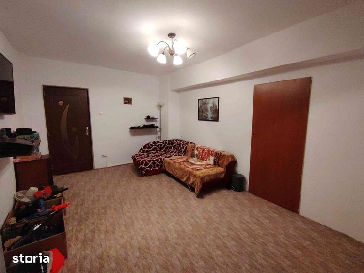 Apartament cu 4 camere decomandat în Cetate
