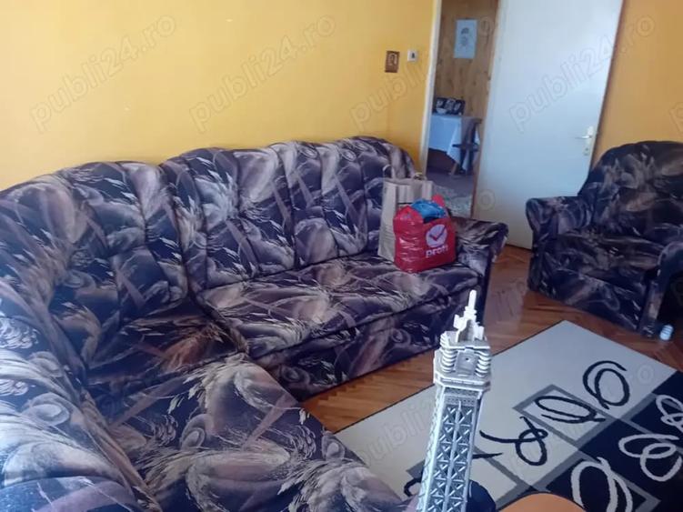 Apartament cu 3 camere decomandat în Precista