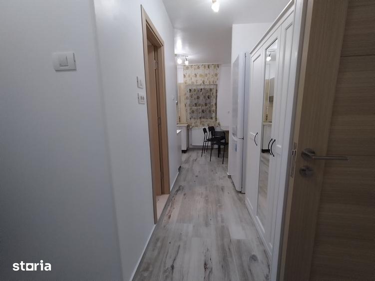 Apartament cu 2 camere semidecomandat în Tei
