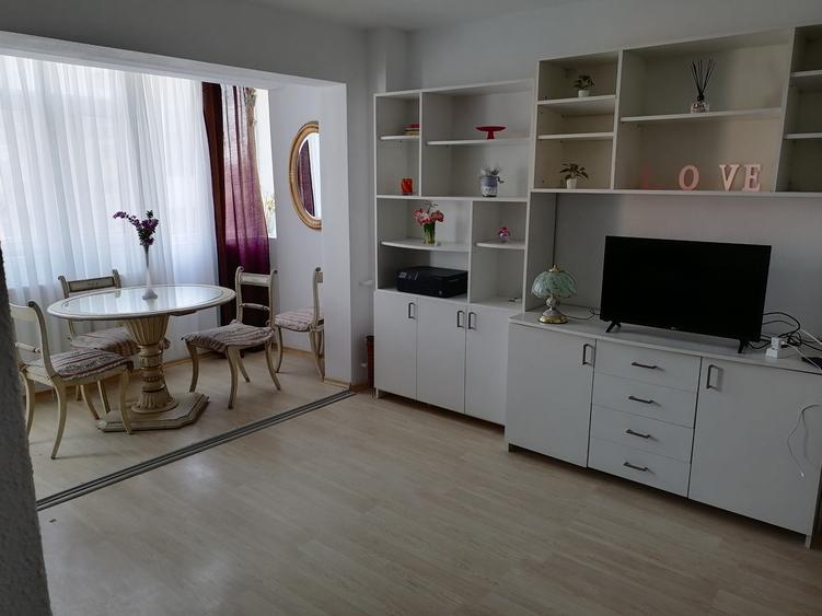 Apartament cu 2 camere decomandat în Micro 20
