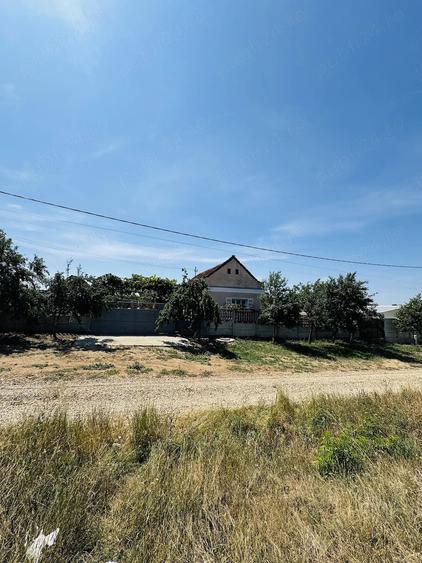 Casă cu Teren 2875 Mp în Chișirid