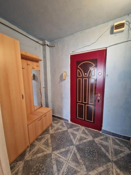 Garsonieră decomandată, mobilată în Est