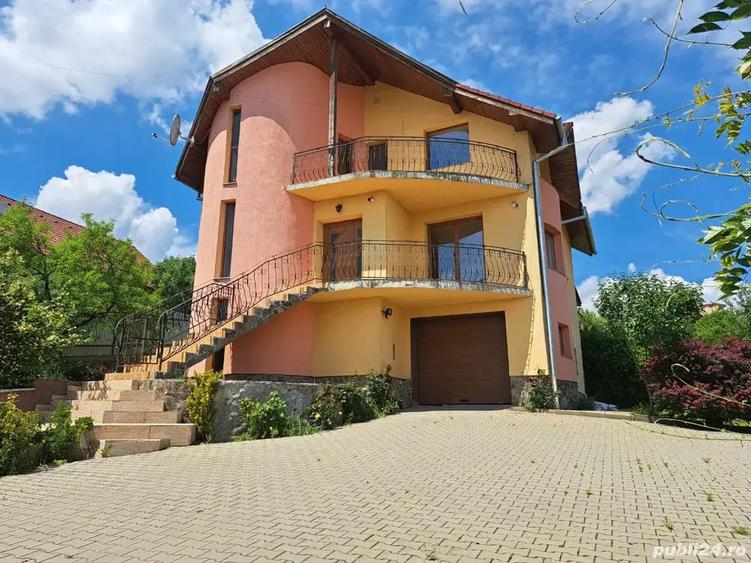 Casă cu 5 camere cu Teren 1040 Mp în Unirii