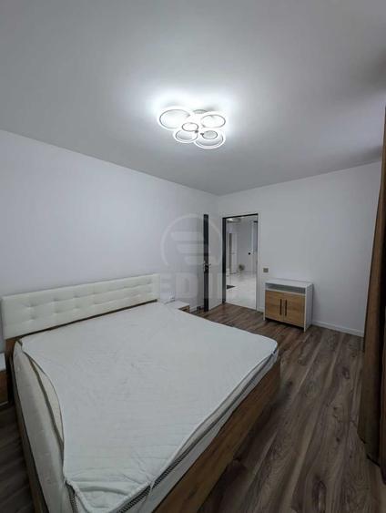 Apartament cu 3 camere semidecomandat în Florești