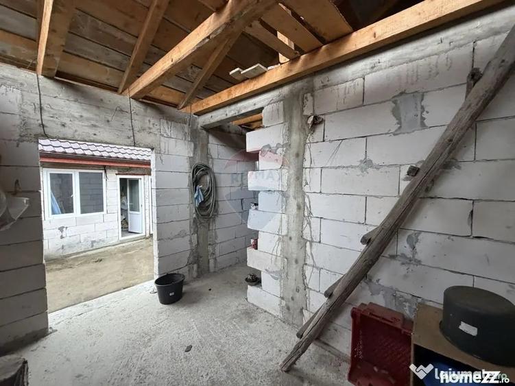 Casă cu 4 camere cu Teren 446 Mp în Vizantea Răzășească