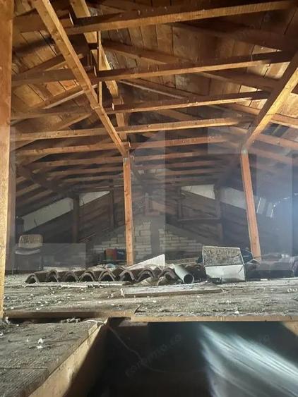 Casă cu 10 camere cu Teren 950 Mp în Fratelia