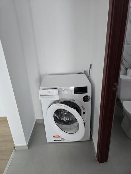 Apartament cu 3 camere semidecomandat în Sud