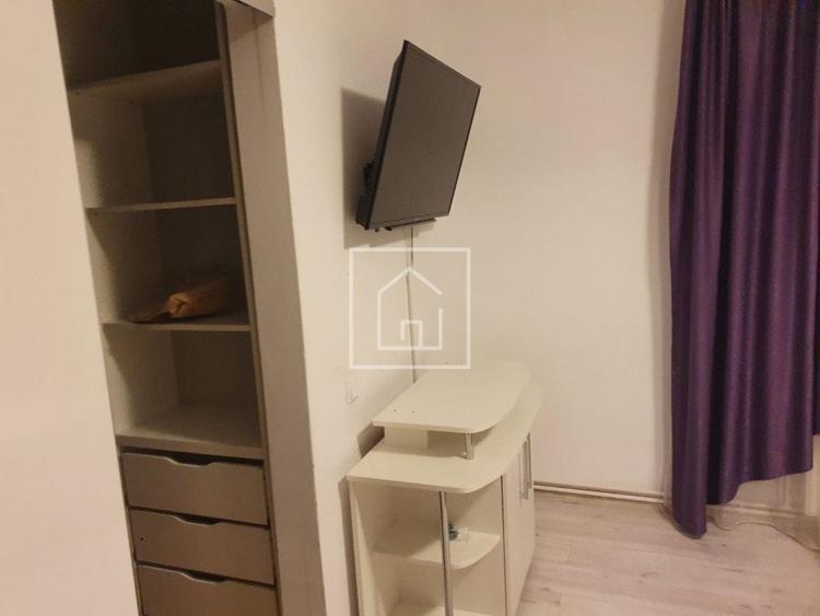 Apartament cu 3 camere decomandat, mobilat în Piața Cluj