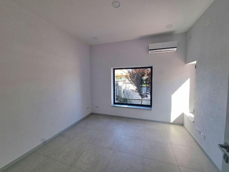 Duplex cu 5 camere cu Canalizare în Dumbrăvița