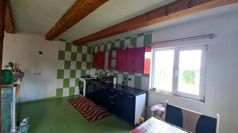 Casă individuală cu 3 camere cu Teren 2312 Mp în Podu Oltului