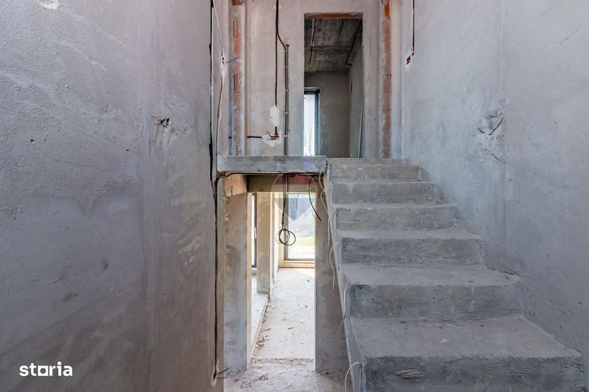Casă cu 4 camere în Ostratu