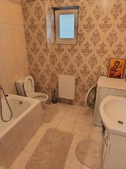Apartament cu 2 camere decomandat, mobilat în Roșu