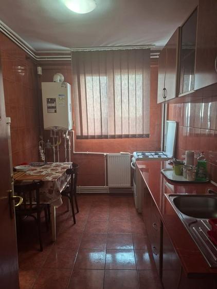 Apartament cu 2 camere semidecomandat în Colentina