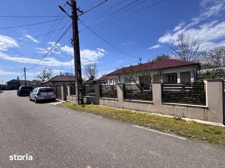 Casă cu 4 camere cu Teren 2000 Mp în Răstoaca