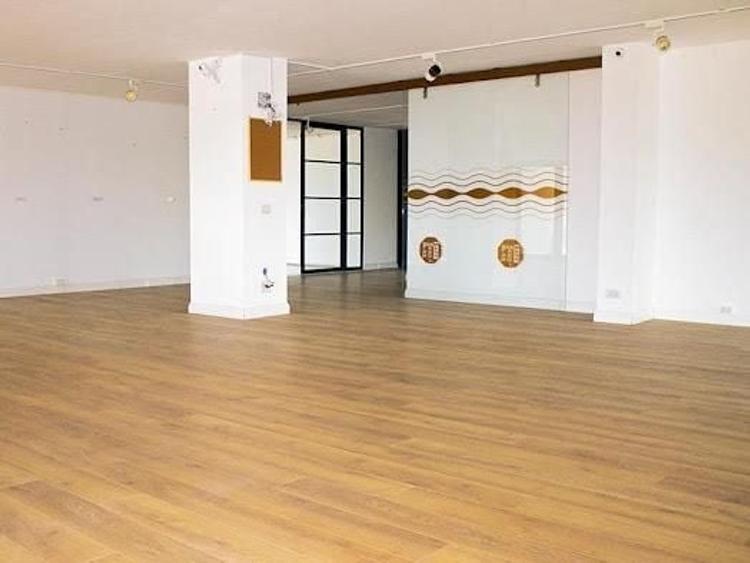 Spațiu comercial, de 1,072 mp, în Jiului