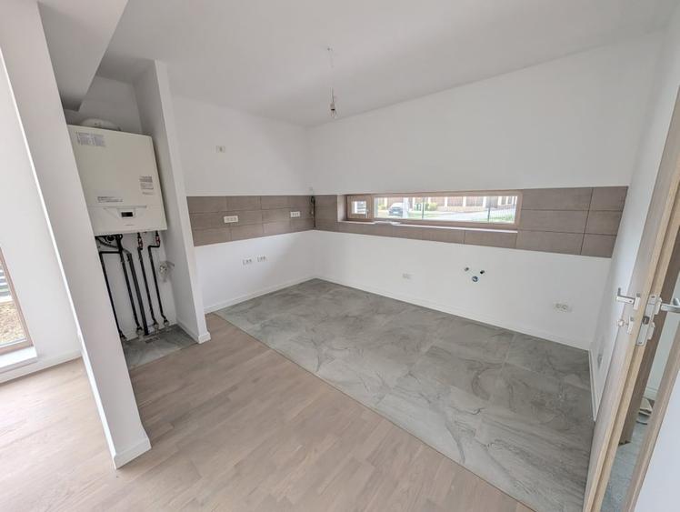 Casă individuală cu 4 camere cu Canalizare în Otopeni