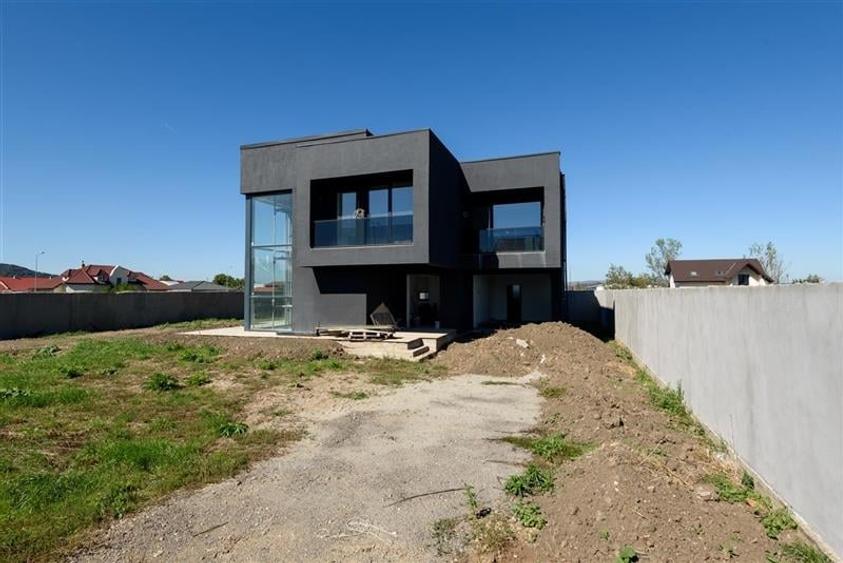 Vila arhitectura distinctiva, la cheie ,confort familial si potential ridicat,Ha - 9