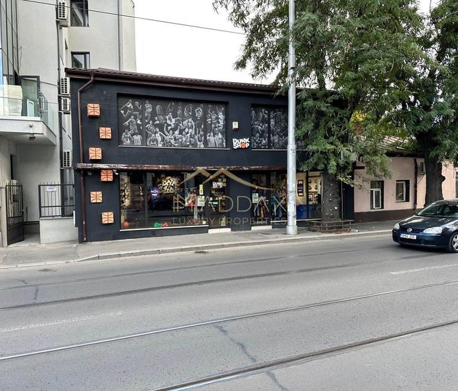 Spatiu Comercial *180mp* // 2 parking spaces // Stefan Cel Mare - 11