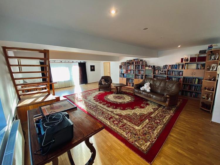 Casă individuală cu 6 camere în Centrul Istoric - 1