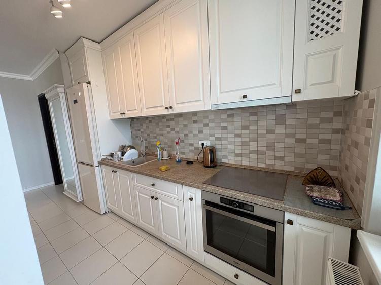 Apartament cu 3 camere decomandat, mobilat în Apărătorii Patriei
