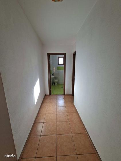 Apartament cu 3 camere, et: 2/3 la vila in Piata Cluj - 12