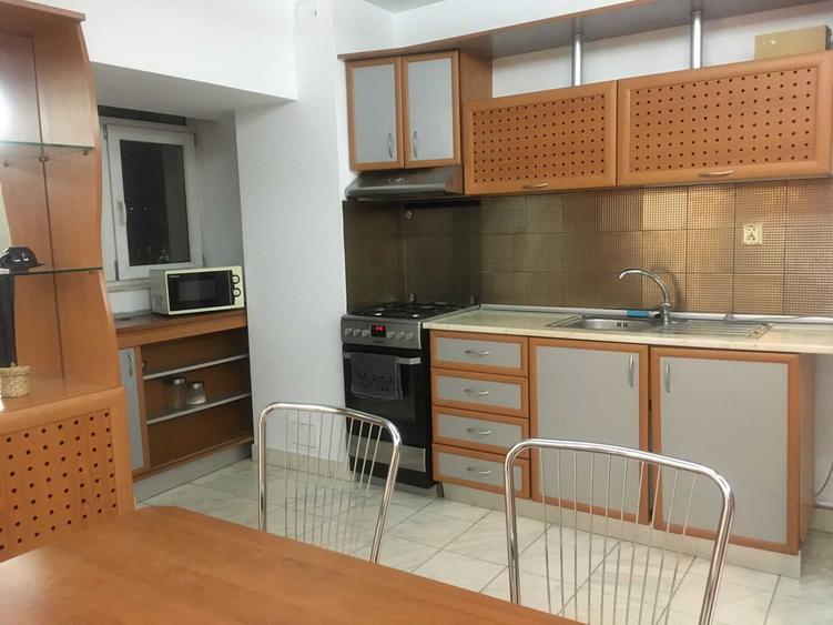 Apartament de inchiriat - 3 camere- Pta. Unirii - 7