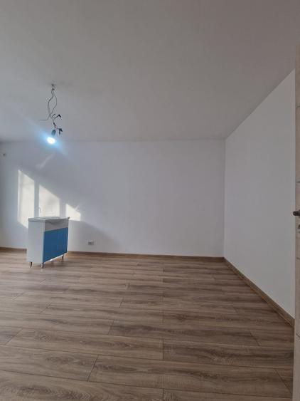 Brancoveanu - Apartament 3 camere - 2 gr sanitare - et 1 -  renovat - decomandat - 14