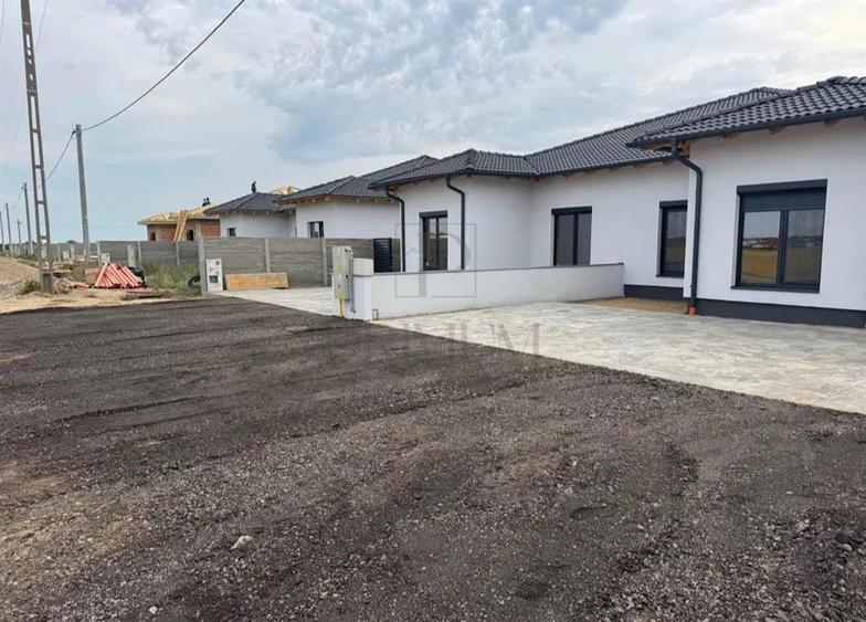 Duplex pe plan -  4 camere - toate utilitatile - 1