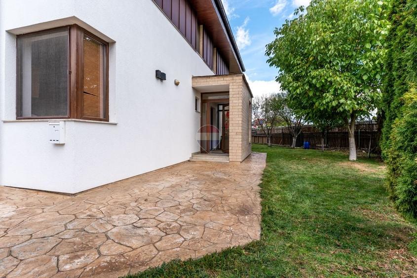 Duplex cu 5 camere cu Teren 512 Mp în Florești