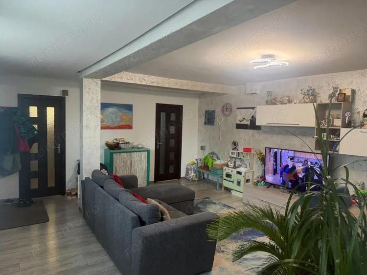 CASA DEOSEBITSA MOBILATA in stil italian ,zona podul VIORELE , teren 280 mp - 12