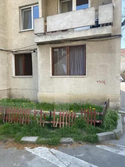 Apartament de vanzare, cu 3 camere, zona centrala - 2