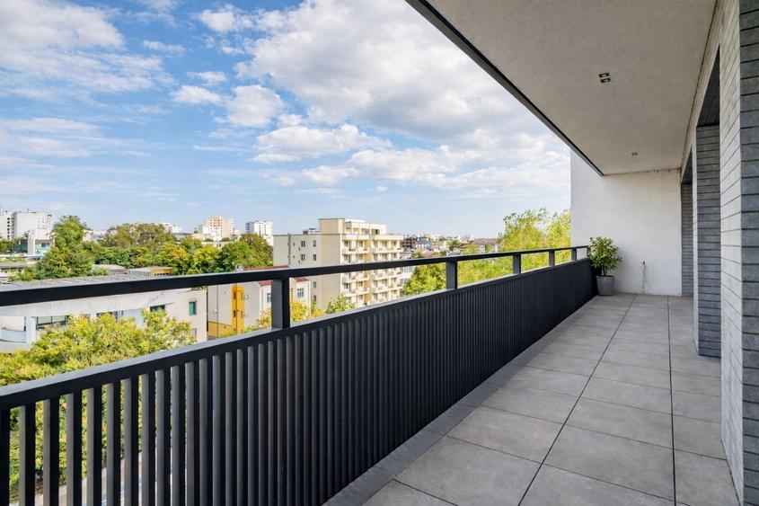 Apartament cu 3 camere decomandat în Delfinariu