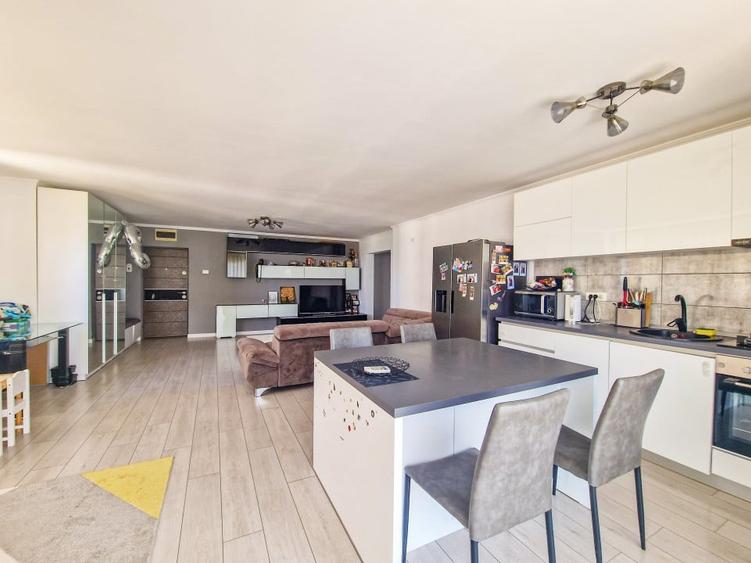 Ap de 4 cam de vanzare, Statiunea Mamaia, vedere la mare si lac, 150m de plaja. - 5