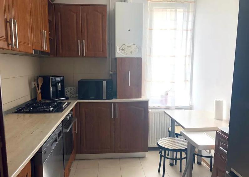 Apartament 3 camere, etaj 2, balcon, parcare Floresti zona Stadion - 4