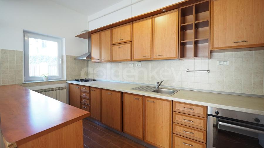 Vila cu 6-7 camere si gradina generoasa - 5