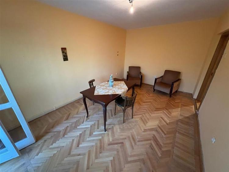 Apartament 3 camere, etaj 1, zona Garii , decomandat, parcare - 7