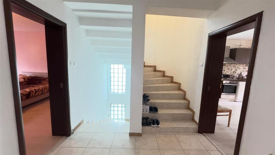 Vilă spațioasă de vanzare in Sanpetru zona Lempes - 11