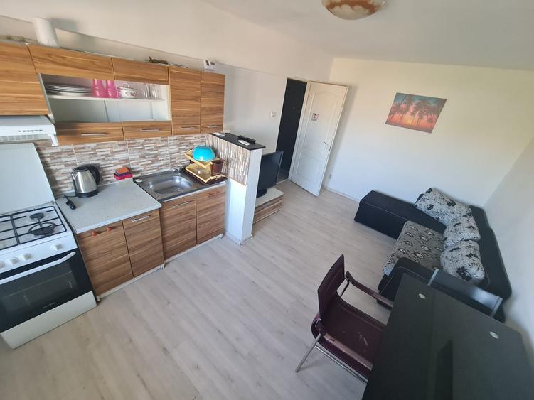 Inchiriez apartament de 2 camere transformat in 3 Faleza Nord plaja Reina/Complex - 9